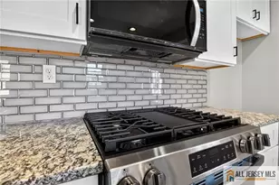 16 Oakwood Pl, North Brunswick Township, NJ 08902 - Photo 9