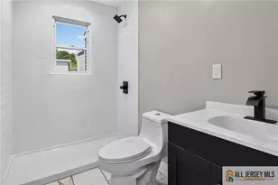 16 Oakwood Pl, North Brunswick Township, NJ 08902 - Photo 11