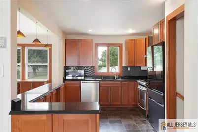 525 Shirley Parkway, Piscataway Township, NJ 08854 - Photo 17
