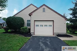 12 Dorchester Dr, Monroe Township, NJ 08831 - Photo 3