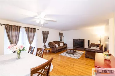 17 Heritage Court, Ewing Township, NJ 08628 - Photo 9