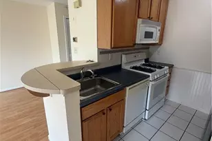 130 Longfield Ct, East Brunswick Township, NJ 08816 - Photo 5