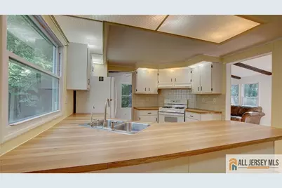 303 Woods End Court, Spotswood, NJ 08884 - Photo 15