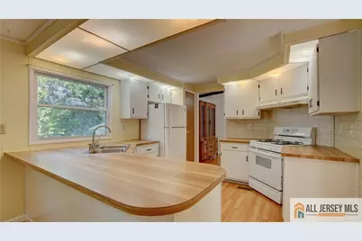 303 Woods End Court, Spotswood, NJ 08884 - Photo 13