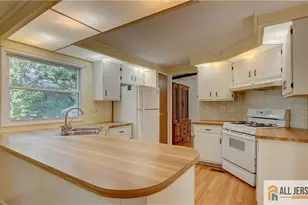 303 Woods End Ct, Spotswood, NJ 08884 - Photo 13