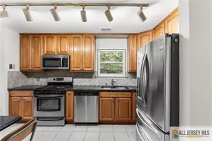92 Woodbury Rd, Edison, NJ 08820 - Photo 9