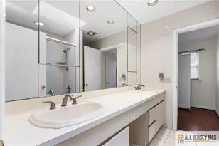 92 Woodbury Rd, Edison, NJ 08820 - Photo 21