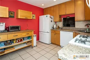 49 Albury Way, North Brunswick Township, NJ 08902 - Photo 5