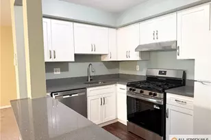 112 Lowell Ct, West Windsor Township, NJ 08540 - Photo 3