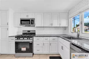 102 Avonridge Rd, Raritan, NJ 08869 - Photo 5