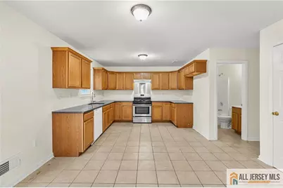 643 Drake Avenue, Middlesex, NJ 08846 - Photo 13