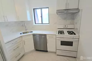 1008 N Oaks Blvd, North Brunswick Township, NJ 08902 - Photo 1