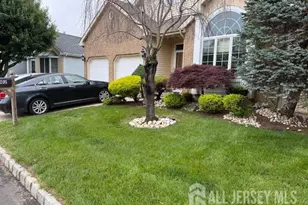 102 Leeds Ln, Monroe Township, NJ 08831 - Photo 1