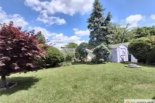 85 Pinetree Dr, Sayreville, NJ 08859 - Photo 1