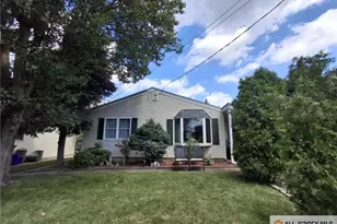 85 Pinetree Dr, Sayreville, NJ 08859 - Photo 1