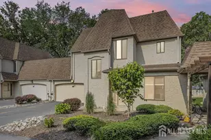 4 Gate House Ln, Edison, NJ 08820 - Photo 1