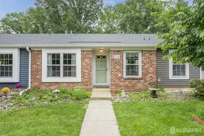 276 Constitution Circle, New Brunswick, NJ 08902 - Photo 1