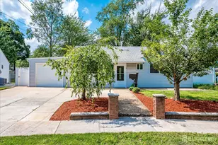 9 Regent Ct, Edison, NJ 08817 - Photo 1