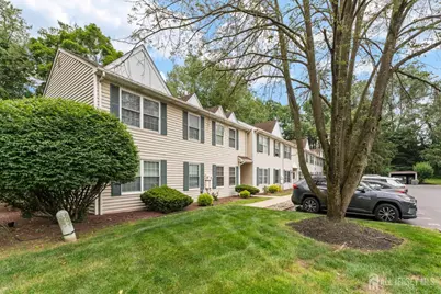 32 Hanover Square, Middlesex, NJ 08846 - Photo 1