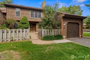 88 Laurel Hollow Ct, Edison, NJ 08820 - Photo 1