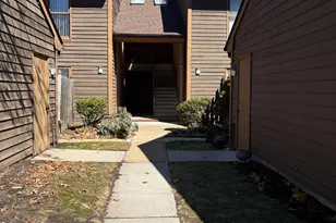 92 Heather Ct, Edison, NJ 08820 - Photo 1