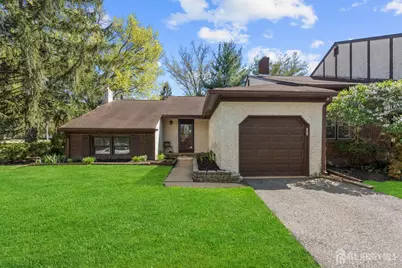 29 Piccadilly Circus, Sayreville, NJ 08872 - Photo 1