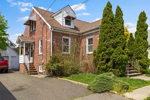 35 Melbourne Ct, Woodbridge Township, NJ 07095 - Photo 1