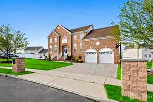 22 Honey Locust Dr, Monroe Township, NJ 08831 - Photo 1
