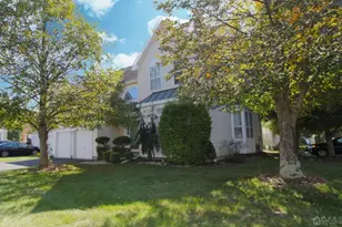 27 Pin Oak Dr, North Brunswick Township, NJ 08902 - Photo 1