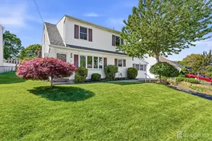 31 Pinetree Dr, Sayreville, NJ 08859 - Photo 1