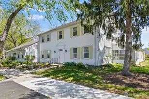 27 Bradford Ln, Monroe Township, NJ 08831 - Photo 1
