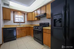 31 Jefferson Dr, Spotswood, NJ 08884 - Photo 1