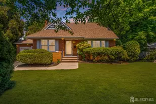 4 Conover Ct, Edison, NJ 08817 - Photo 1