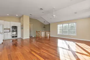 1 Kingsbridge Rd, Franklin Township, NJ 08873 - Photo 3