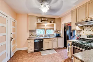 61 Stouts Ln, South Brunswick Township, NJ 08852 - Photo 15