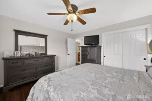 14 Sunnyside Dr, Carteret, NJ 07008 - Photo 17