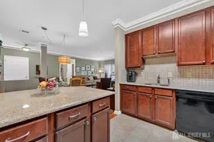 417 Regency Pl, Woodbridge Township, NJ 07095 - Photo 9