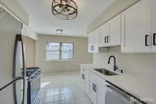 305 Sharon Garden Ct, Woodbridge Township, NJ 07095 - Photo 3