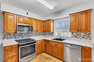 8 Queens Pl, Old Bridge Township, NJ 08857 - Photo 17