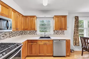 8 Queens Pl, Old Bridge Township, NJ 08857 - Photo 15