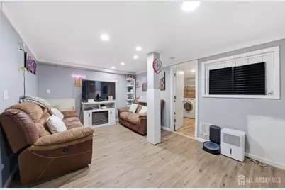 [Address not provided], Woodbridge Township, NJ 07095 - Photo 29