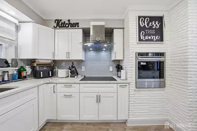 [Address not provided], Woodbridge Township, NJ 07095 - Photo 17