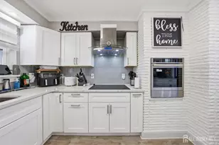[Address not provided], Woodbridge Township, NJ 07095 - Photo 17