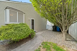 31 Middle Hill Rd, Middlesex, NJ 07067 - Photo 5