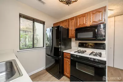 7 Carriage Place, Edison, NJ 08820 - Photo 13