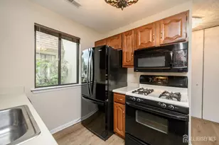 7 Carriage Pl, Edison, NJ 08820 - Photo 13