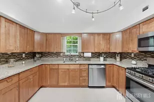 5 Chamberlain Ct, Old Bridge Township, NJ 08857 - Photo 9