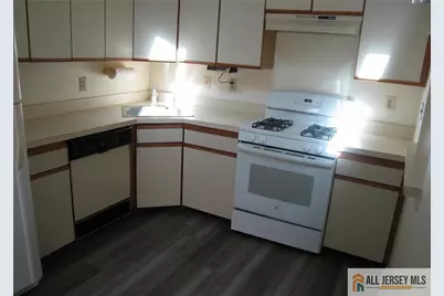 152 Darwin Lane, North Brunswick Township, NJ 08902 - Photo 3