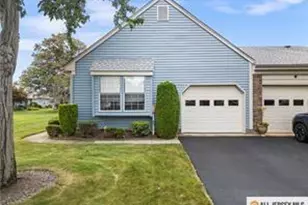 16 Alexander Hamilton Ct, Monroe Township, NJ 08831 - Photo 1