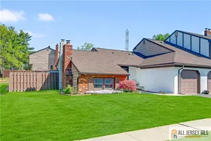 10 Dancaster Ct, Sayreville, NJ 08872 - Photo 3
